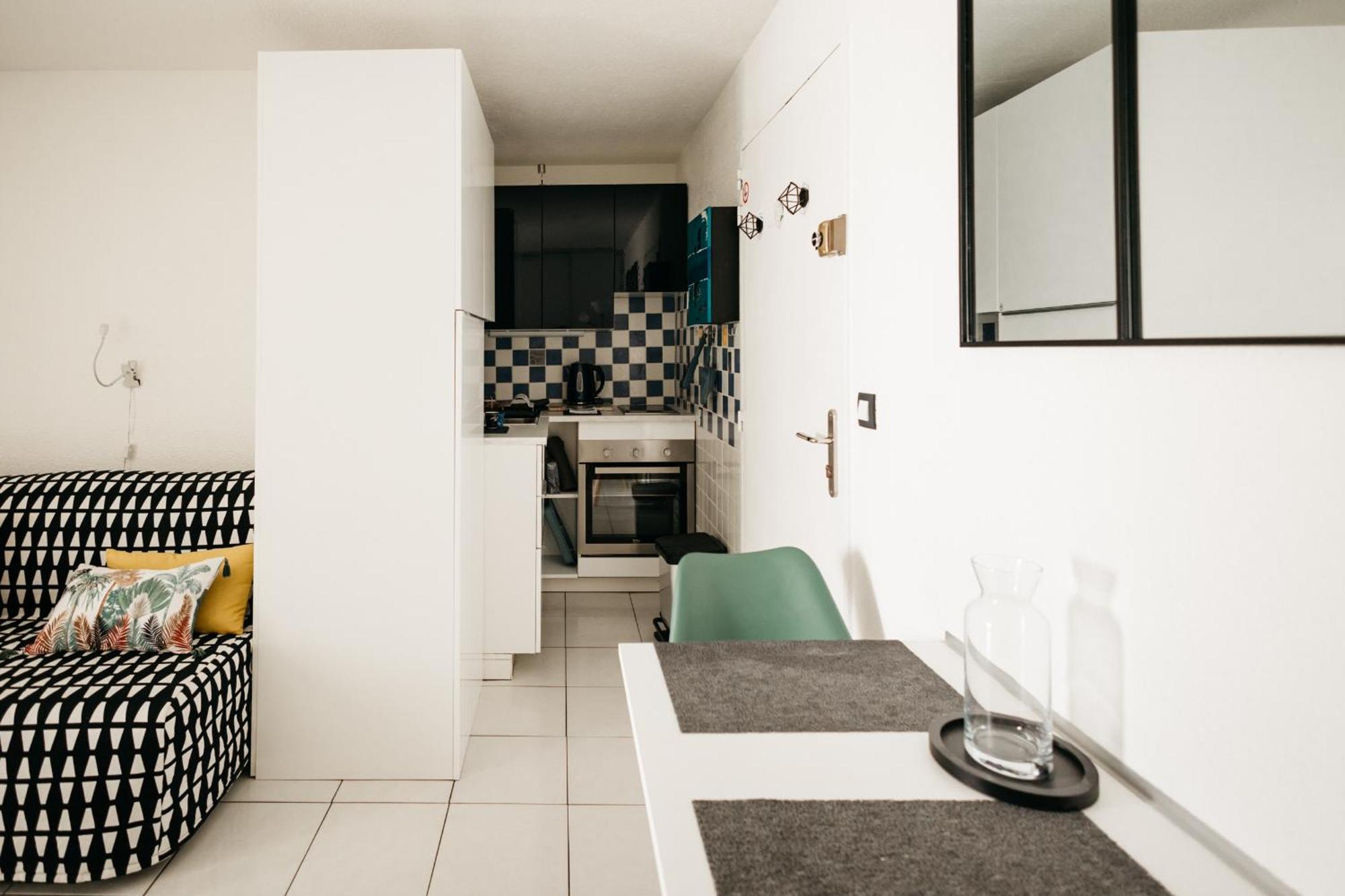 Cosy T1, A 10 Minutes A Pieds Des Plages Fréjus エクステリア 写真